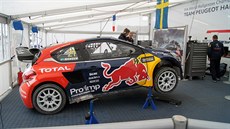 Zázemí rallyecrossového týmu Peugeot Hansen