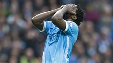 Útoník Manchesteru City Wilfried Bony lituje zahozené ance.