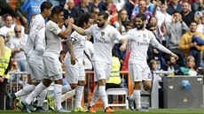 Fotbalisté Realu Madrid slaví gól.