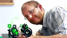 Profesor Tomá� Tyc z P�írodov�decké fakulty Masarykovy univerzity.