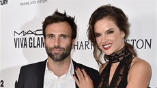 Jamie Mazur a Alessandra Ambrosio na amfAR Inspiration Gala (Los Angeles,  29....