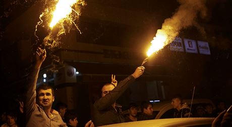 Oslavy volebnch vsledk ped sdlem prokurdsk strany HDP (1. listopadu 2015)