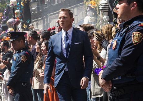 Daniel Craig jako James Bond ve filmu Spectre