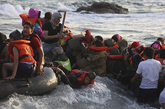 Uprchlíci u pobeí eckého ostrova Chios (31. íjna 2015)