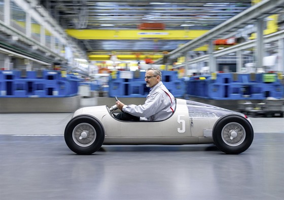 Audi vyrobilo maketu závodního Auto Union Typ C s pomocí kovového tisku na 3D...