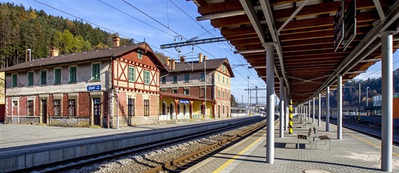 Budova starého nádraží v Ústí nad Orlicí. 