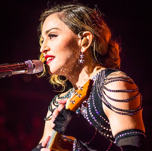 Zpěvačka Madonna při koncertním turné Rebel Heart Tour.