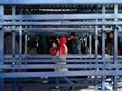 Uprchlíci ekají na registraci v novém chorvatském táboe Slavonski Brod. (4....