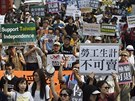 Proti setkání prezident íny a Tchaj-wanu protestovaly v ulicích Tchaj-peje...