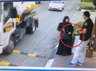 Kamera zachytila útok Palestinky noem na vojáka