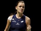 ZARYTÁ BOJOVNICE. Agnieszka Radwaská ve finále Turnaje mistry v Singapuru.