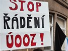 Na demonstraci proti zadrení Jaroslava Dobee alias Guru Járy byla k vidní i...