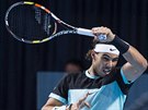 Rafael Nadal ve finálovém duelu s Rogerem Federerem.