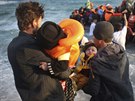 Uprchlíci na své cest z Turecka k eckým behm (31. 10. 2015)