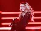 Madonna se nkolikrát sama doprovázela na kytaru i na ukulele. (O2 arena,...