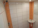 Na Vart, Praha 8 - Libe. Souástí koupelny je sprchový kout s umývátkem a...