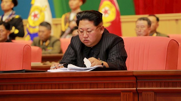 Severokorejsk vdce Kim ong-un na sjezdu piek severokorejsk armdy v Pchjongjangu (5. listopadu 2015)