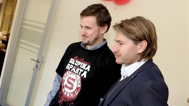SPARŤANSKÁ KREV. Fanoušci hokejové Sparty darovali krev, charitativní akce se zúčastnili i opory Tomáš Pöpperle a Tomáš Netík.