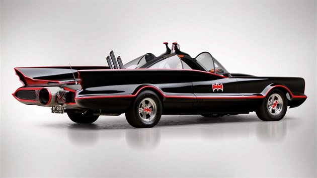 Barris koupil v roce 1965 vstavn model Lincolnu Futura, nsledn ml dva tdny na to, aby z auta udlal vz serilov postavy.