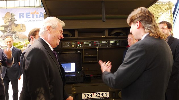 Miloš Zeman se zajímal o parametry radaru vyráběného firmou Retie.