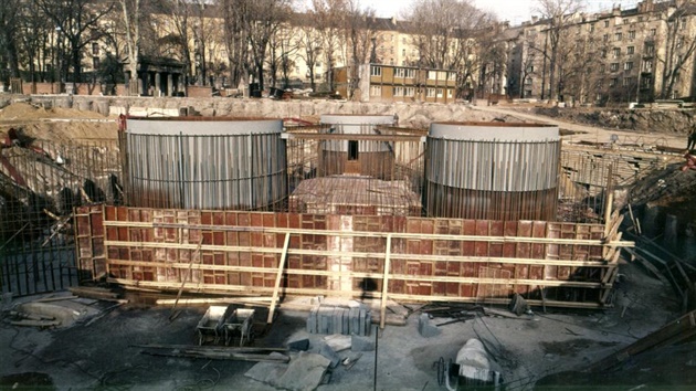 Stavba Žižkovského televizního vysílače v roce 1986.