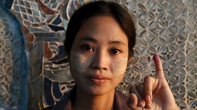 Barmnci v nedli volili ve volbch do parlamentu. (8. listopadu 2015)