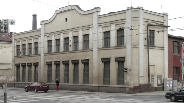 Areál Rustonka sloužil Pražské strojírně do konce roku 2005. Ve stejném roce byl pořízen snímek.