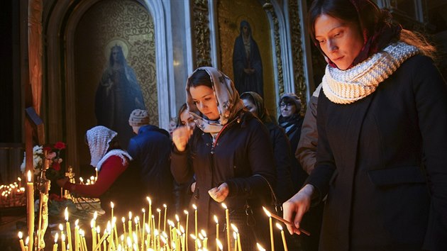 Zdun me v Petrohradu. Rusov vzpomnaj na obti pdu letadla na Sinaji (8. listopadu 2015)