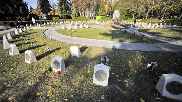 Obnovený kout jihlavského ústředního hřbitova, kde našly místo posledního odpočinku oběti první světové války.