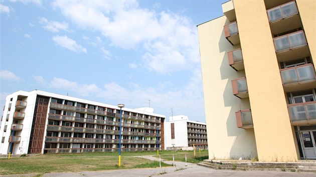 Bval arel bratislavsk univerzity na okraji ptitiscov obce Gabkovo slo nyn pro rakousk azylanty ze Srie.