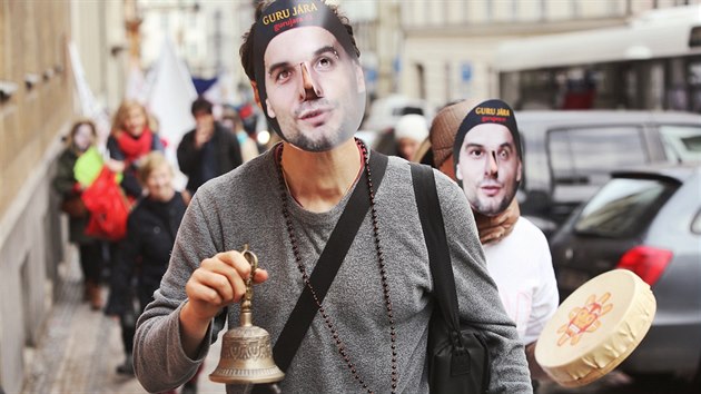 Demonstrace na podporu Jaroslava Dobe�e alias guru J�ry v Praze (9.11.2015).