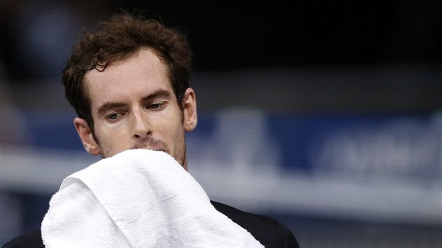 Andy Murray odeel z finle turnaje v Pai zklaman.