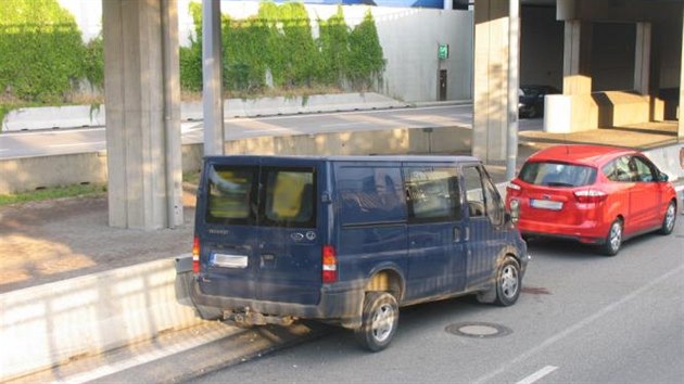 idi jaguru ped dvma lety vytlail dodvku na betonov svodidla. Te dostal od soudu 15,5 let vzen za pokus o vradu (3.11.2015).