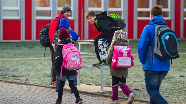 Zkladn kola tefnikova v Tebi v Hradci Krlov podila laviky pro teenagery (4.11.2015).