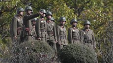 Severokorejtí vojáci na hranici s Jiní Koreu (1. listopadu 2015)