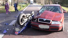 Nehoda motocyklu a osobního auta v obci Teme�vár na Písecku.