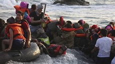 Uprchlíci u pobeí eckého ostrova Chios (31. íjna 2015)
