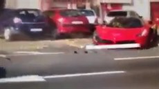 slovenský idi naboural úpln nové Ferrari