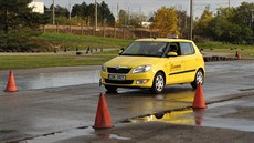 Test porovnal dv� pneumatiky o rozm�rech 185/55 R15, jednu z roku 2011, druhou...