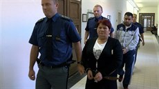 Erika Harvanová a Erik Harvan u Vrchního soudu v Praze (5. 11. 2015)
