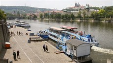 Náplavka pra�ského Dvo�ákova náb�e�í