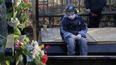 Ruský chlapec Michail vzpomíná na svou babiku, která zahynula na palub...