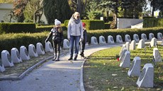 Obnovený kout jihlavského úst�edního h�bitova, kde na�ly místo posledního...