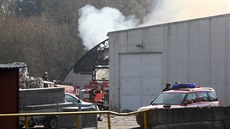 Po�ár v areálu výrobny papíru v �ervené �e�ici na Pelh�imovsku.