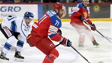 Rozjetý Rus Ilja Kovalčuk v utkání proti Finsku.
