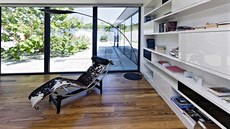 Spolenému obývacímu prostoru dominuje tívrstvá podlaha z palisandrového...