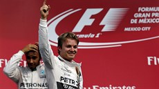 Nico Rosberg (vpravo) se raduje z triumfu ve Velké cen Mexika formule 1. Jeho...