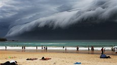 Na plái Bondi v australském Sydney pozorovali lidé ped nkolika dny výjimený...