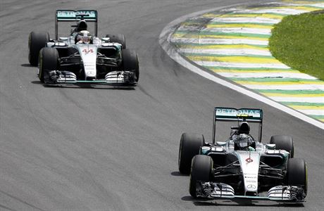 Vedoucí Nico Rosberg a Lewis Hamilton pi Velké cen Brazílie formule 1.