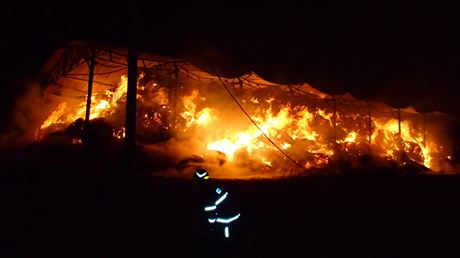 Poár haly ve Velkých Svatoovicích na Trutnovsku (17.11.2015).